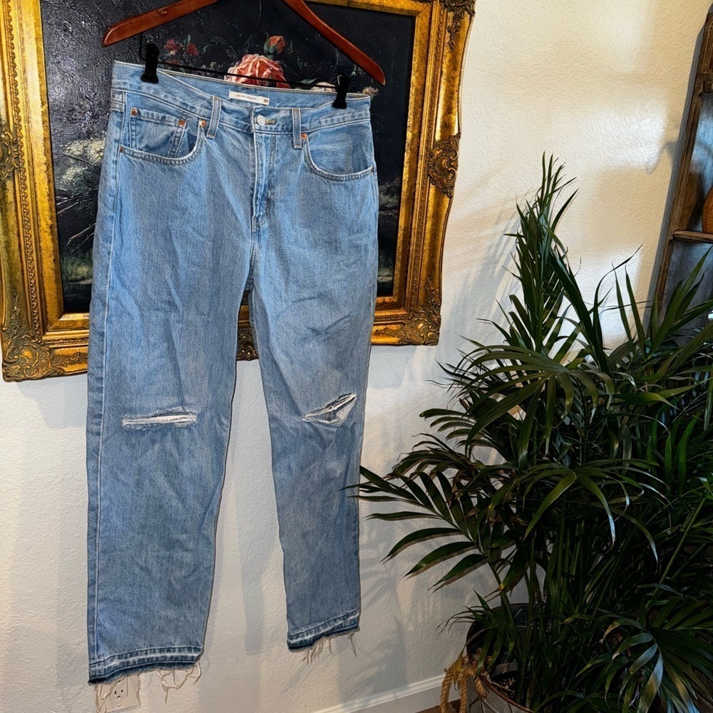 Levi’s Low Pro Straight Leg Light Wash Distressed Knee Relaxed Jeans Size 30